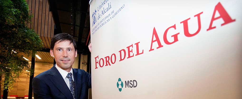 Políticos y altos cargos de la Administración se ponen al día para abordar el problema del agua